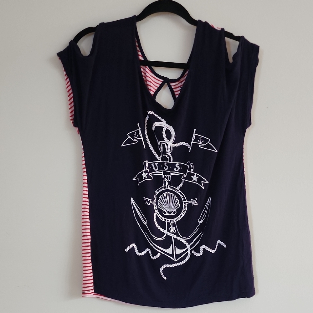Blue and White Sleeveless Tank Top with Cut-Out Details 🛍